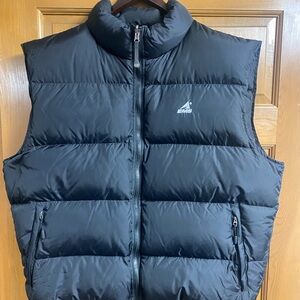 EMS (Eastern Mountain Sports) men’s black XL puffer vest.  Like new!